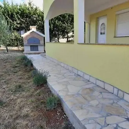 Tin Apartment Vir